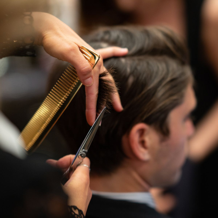 men's haircut with shears
